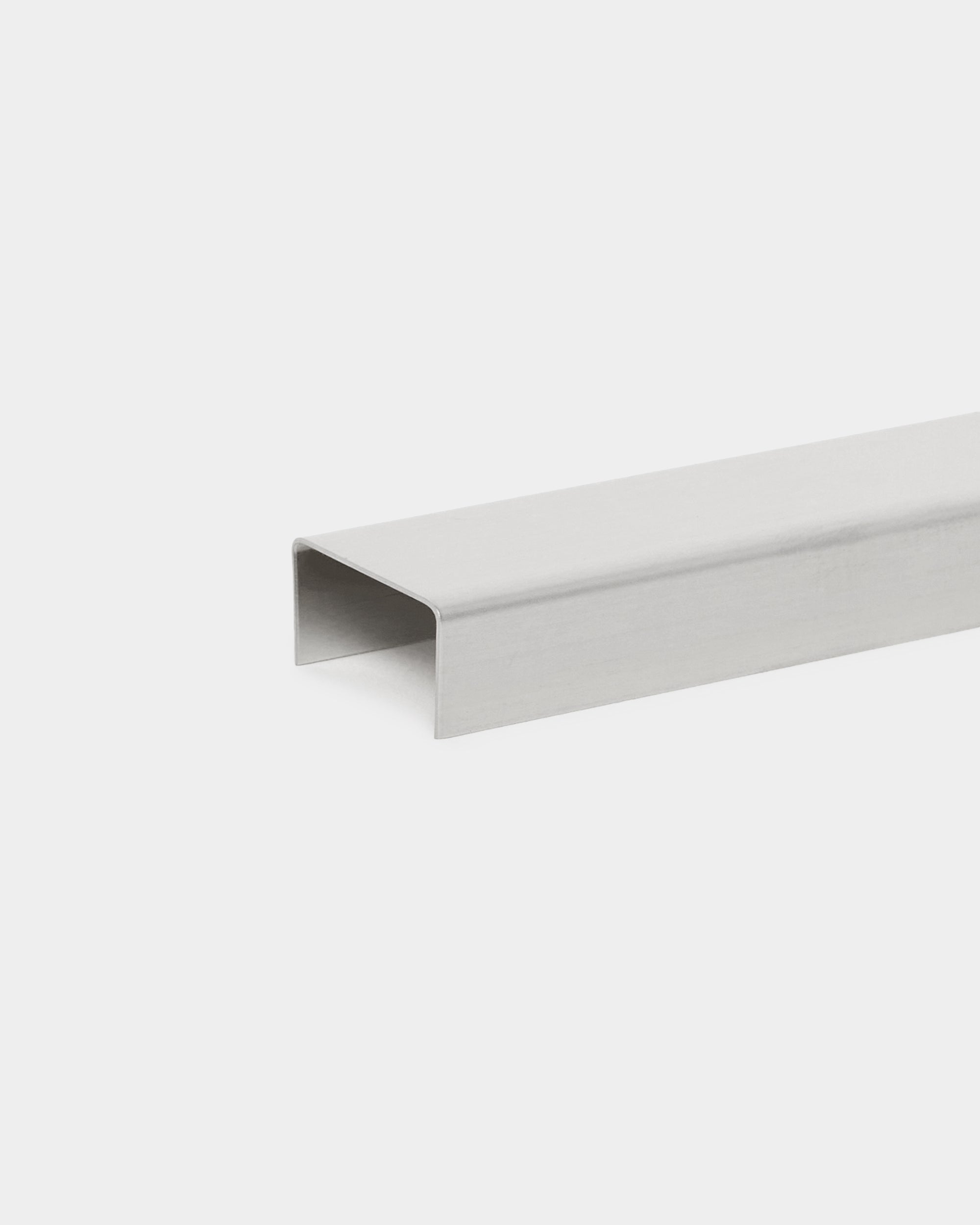The Liva | Cover by WoodUpp is a 120 cm polished steel U-channel, designed for use with metal wall panels or as an accessory for acoustic panel installations.