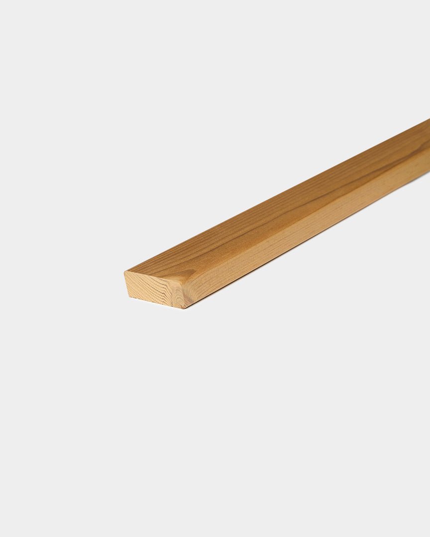 A single Aluwood facade slat by WoodUpp with smooth edges rests on a plain white background.