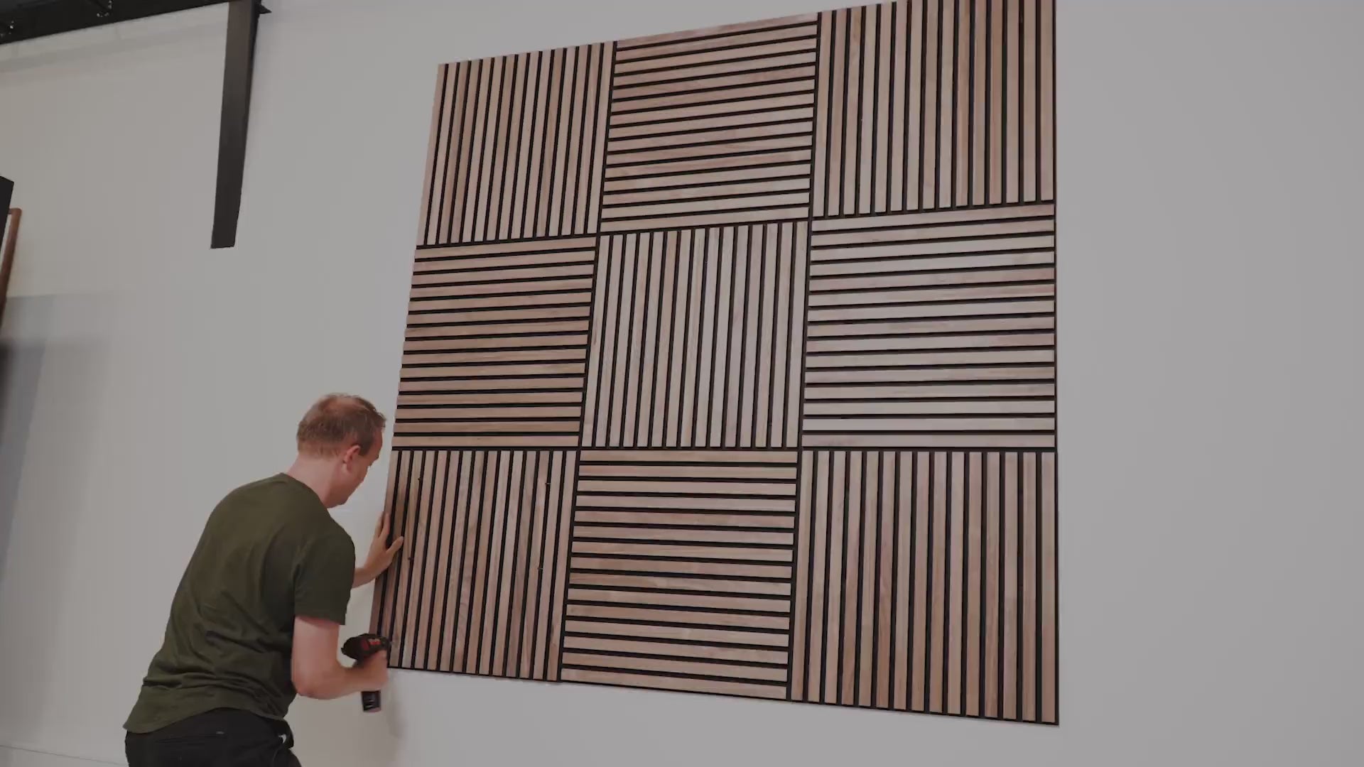 Akupixel | Installation on wall with screws